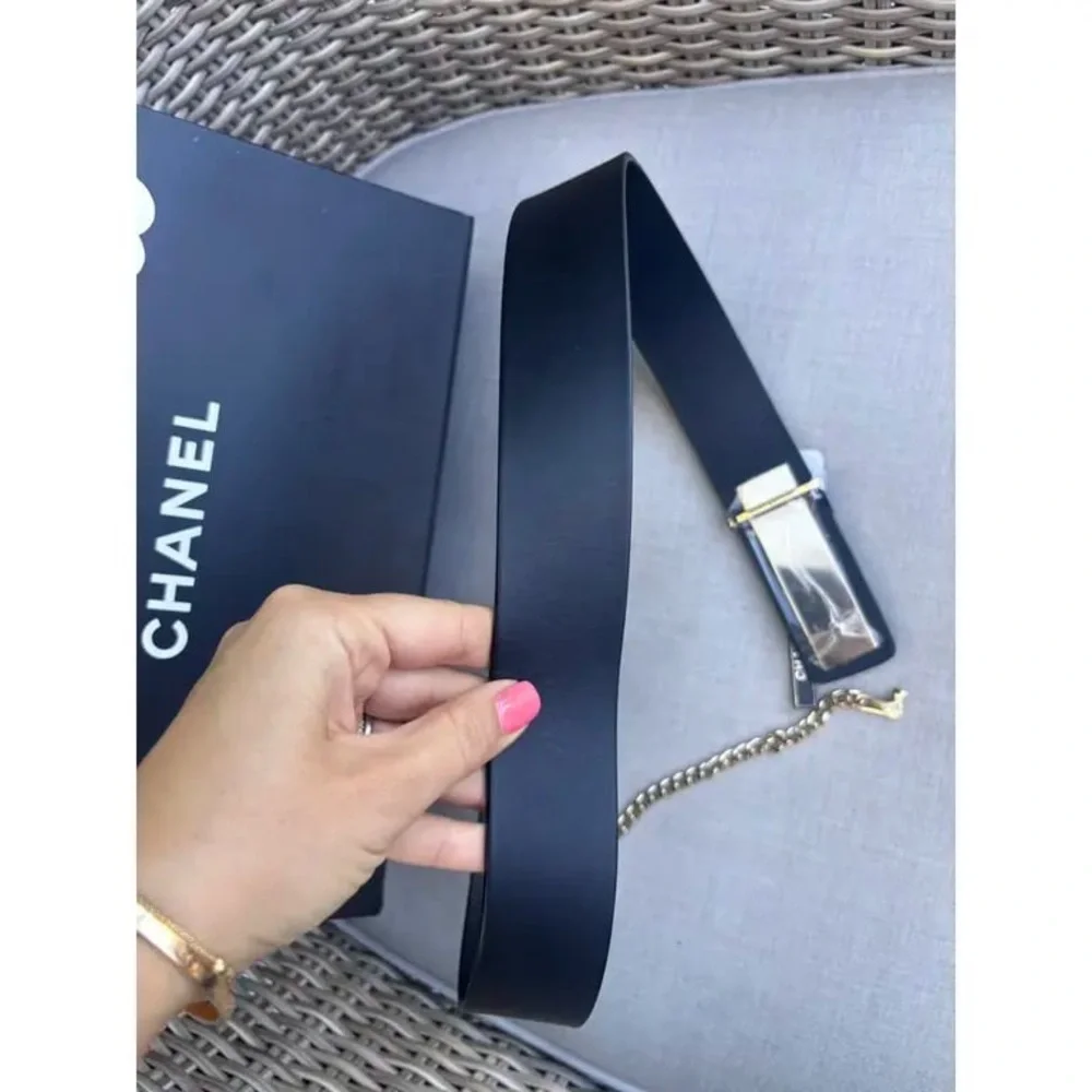 AUTHENTIC CHANEL Black leather lock belt RARE 2002 runway
